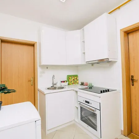 Modern Apartments With Huge Garden Apartment *